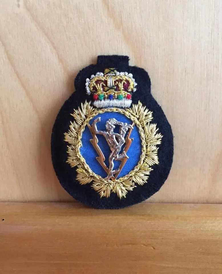 C&E Officer Hat Badge – Canadian Forces Communications And Electronics Insignia 1