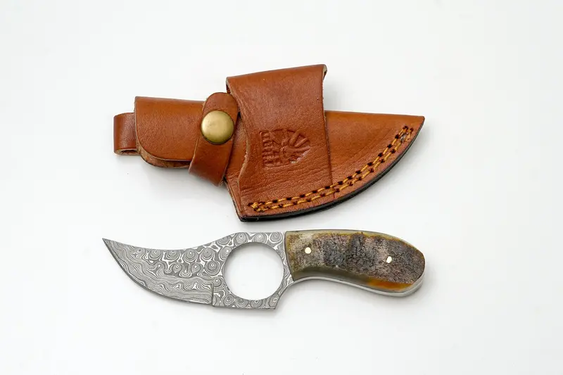 Ring Skinner Damascus Field Knife With Natural Ram Horn Grip And Finger-Loop Design – Tk-472 1
